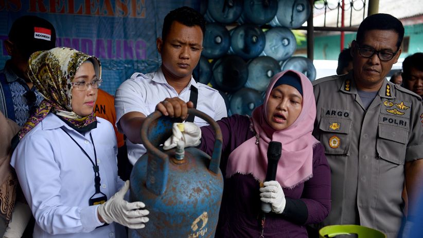 Polda Metro Jaya Ungkap Kasus Tabung Gas 3 Kg dan 12 Kg Oplosan - Bagian 4