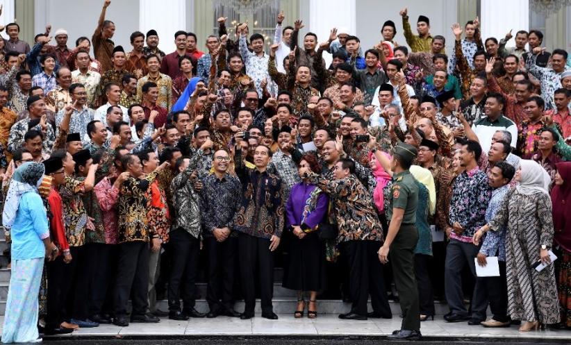 Presiden Jokowi Bertemu Perwakilan Nelayan dari Seluruh Indonesia - Bagian 2