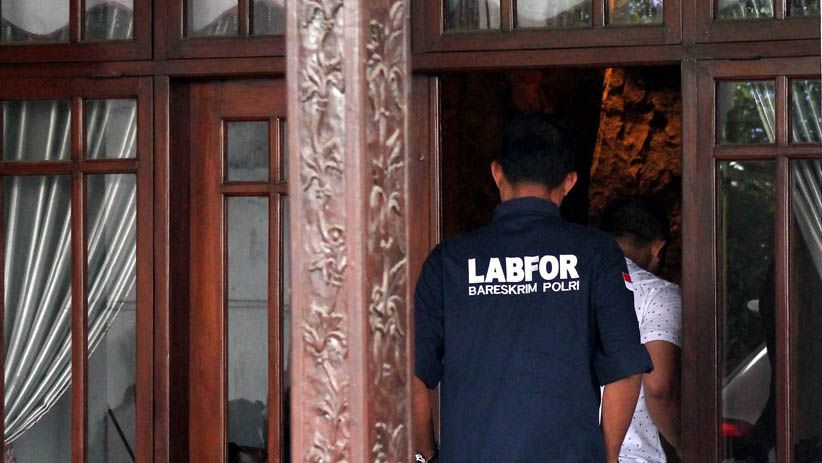 Rumah Eks Exco PSSI Hidayat Digeledah Satgas Antimafia Bola - Bagian 3