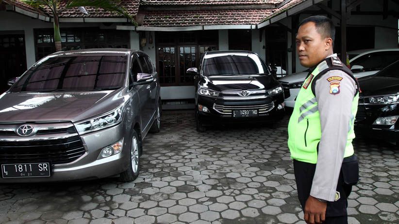 Rumah Eks Exco PSSI Hidayat Digeledah Satgas Antimafia Bola - Bagian 4