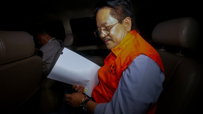 Kena OTT Kasus Korupsi, Bupati Mesuji Ditahan KPK - Bagian 6