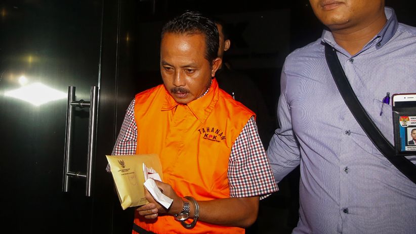 Kena OTT Kasus Korupsi, Bupati Mesuji Ditahan KPK - Bagian 4