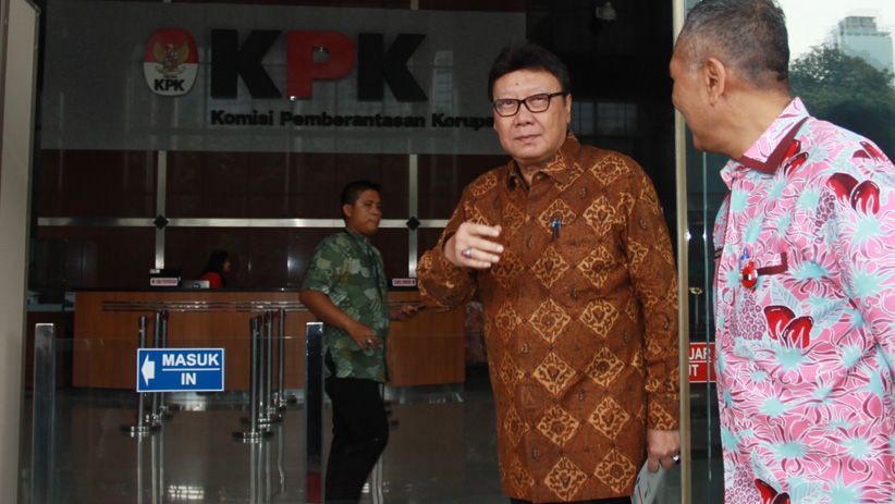 Tjahjo Kumolo Diperiksa KPK terkait Kasus Suap Proyek Meikarta - Bagian 1