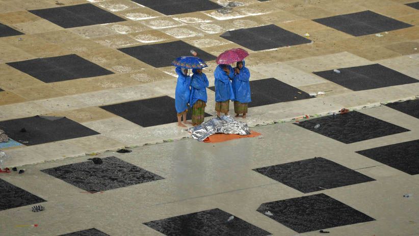 Di Bawah Guyuran Hujan, Ribuan Warga Hadiri Harlah ke-73 Muslimat NU - Bagian 4