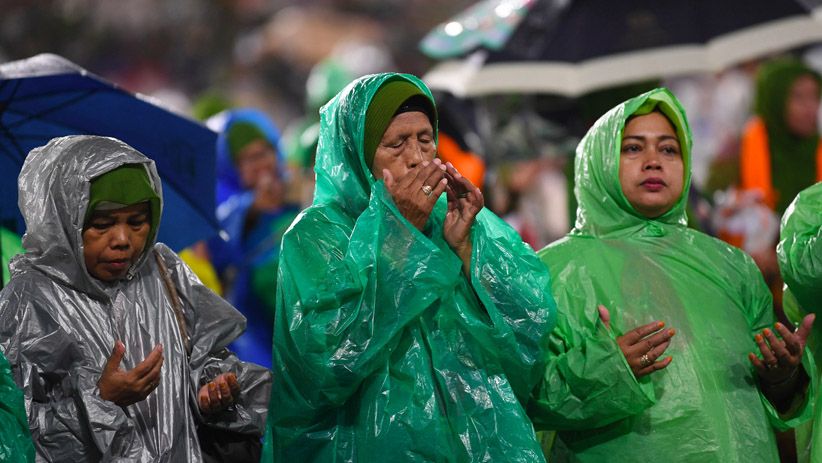 Di Bawah Guyuran Hujan, Ribuan Warga Hadiri Harlah ke-73 Muslimat NU - Bagian 1