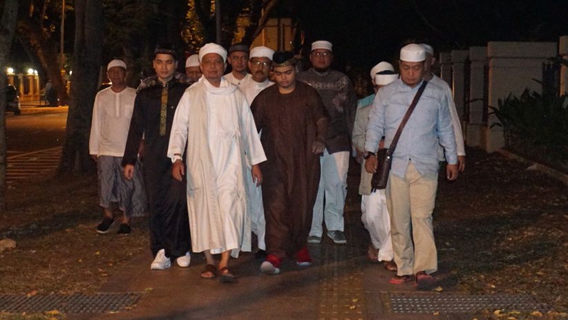 Kondisi Membaik, Ustaz Arifin Ilham Salat Subuh Berjamaah di Masjid Penang - Bagian 1