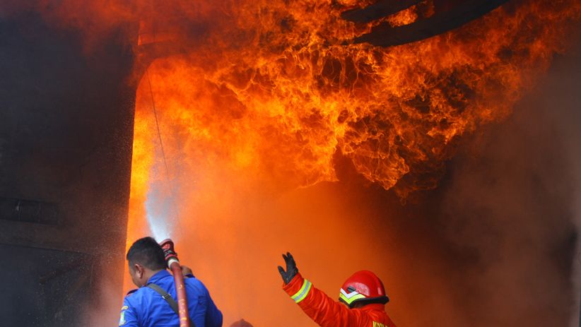 Pabrik Kasur Busa di Tangerang Ludes Terbakar