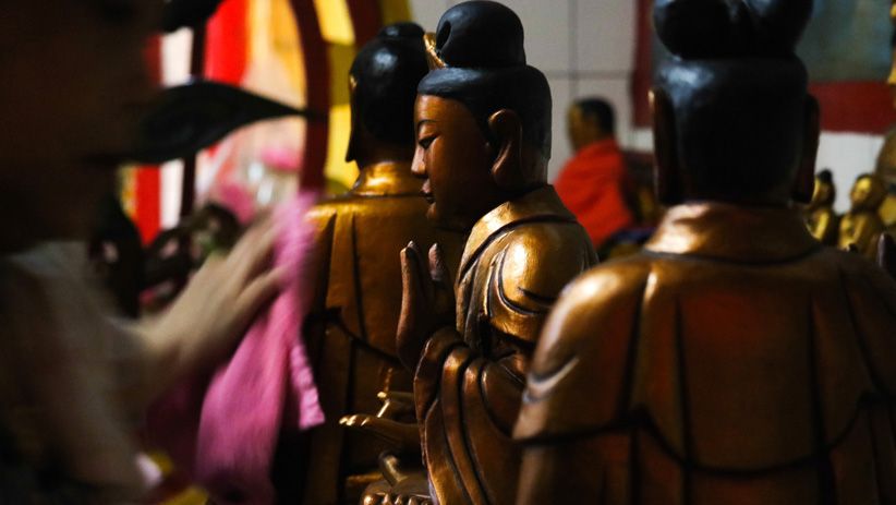 Jelang Imlek, Klenteng Hok An Kiong Gelar Ritual Cuci Patung Dewa - Bagian 2