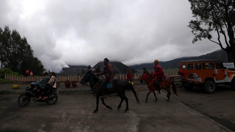 Berstatus Waspada, Gunung Bromo Aman bagi Warga Radius 1 Km - Bagian 6