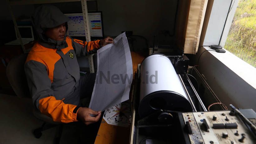 Berstatus Waspada, Gunung Bromo Aman bagi Warga Radius 1 Km - Bagian 3