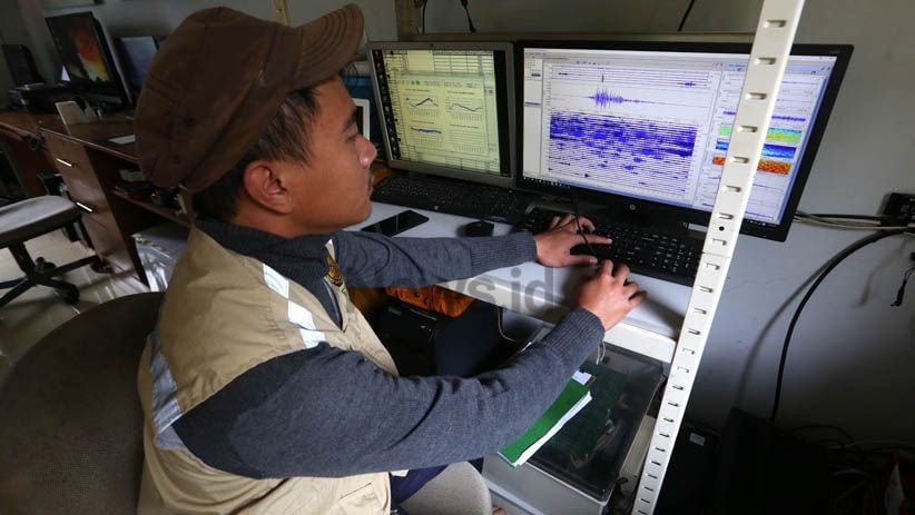 Berstatus Waspada, Gunung Bromo Aman bagi Warga Radius 1 Km - Bagian 4