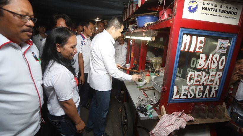 HT Berdialog dengan Pedagang Sambil Menyantap Bakso di Pasar Kosambi - Bagian 2