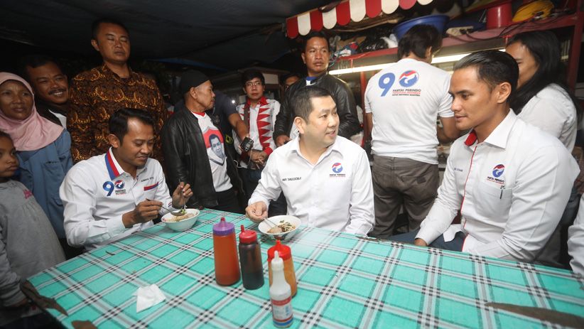 HT Berdialog dengan Pedagang Sambil Menyantap Bakso di Pasar Kosambi - Bagian 4