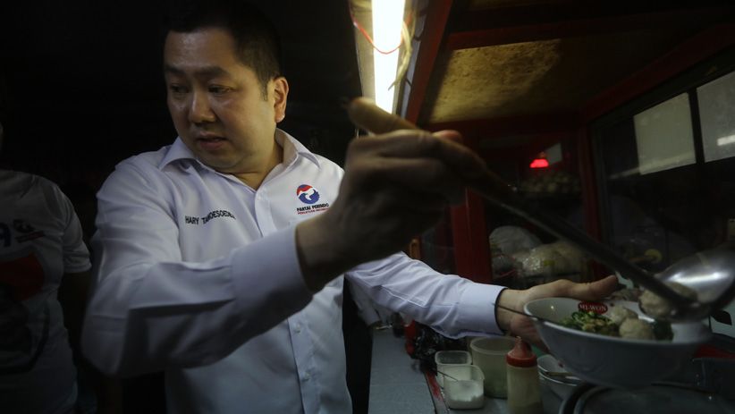 HT Berdialog dengan Pedagang Sambil Menyantap Bakso di Pasar Kosambi - Bagian 5