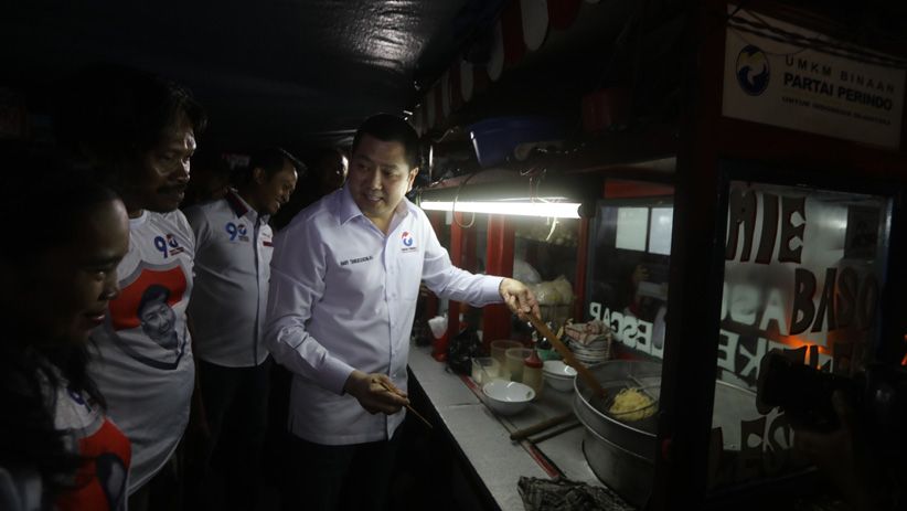 HT Berdialog dengan Pedagang Sambil Menyantap Bakso di Pasar Kosambi - Bagian 1