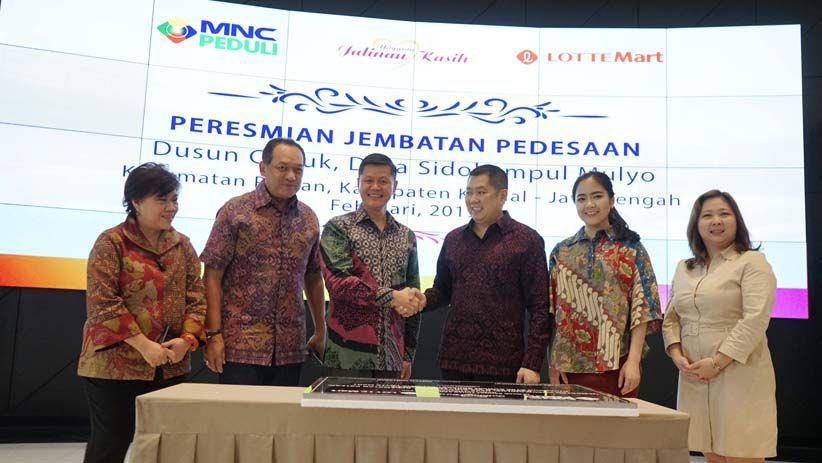 Tandai Pembangunan Jembatan Dusun Cipluk, MNC Peduli dan Lotte Mart Pasang Prasasti - Bagian 4