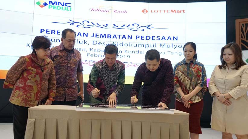 Tandai Pembangunan Jembatan Dusun Cipluk, MNC Peduli dan Lotte Mart Pasang Prasasti - Bagian 2