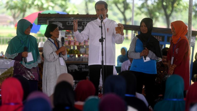 Bertemu Nasabah Mekaar di Magetan, Jokowi Berikan Tips Usaha Sukses - Bagian 1