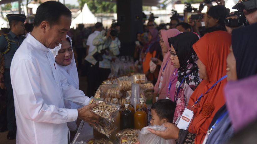 Bertemu Nasabah Mekaar di Magetan, Jokowi Berikan Tips Usaha Sukses - Bagian 4