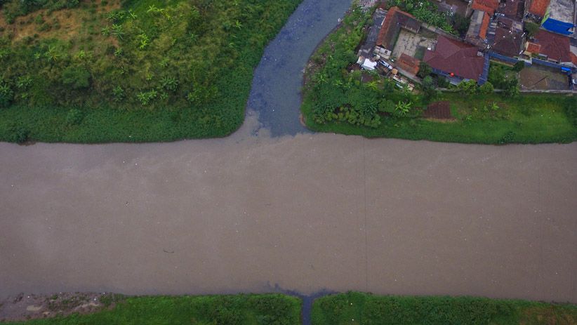 Sungai Citarum Tercemar Limbah Pabrik