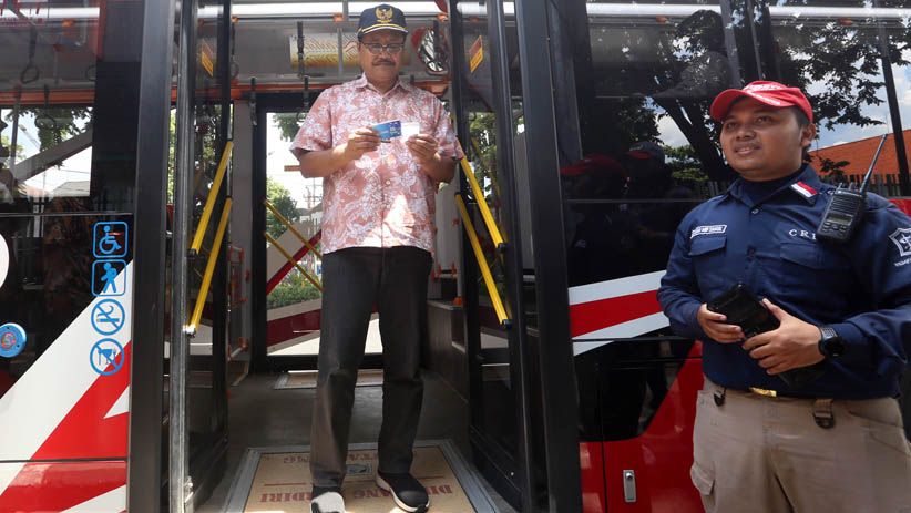 Jelang Lengser, Gus Ipul Jajal Suroboyo Bus - Bagian 2