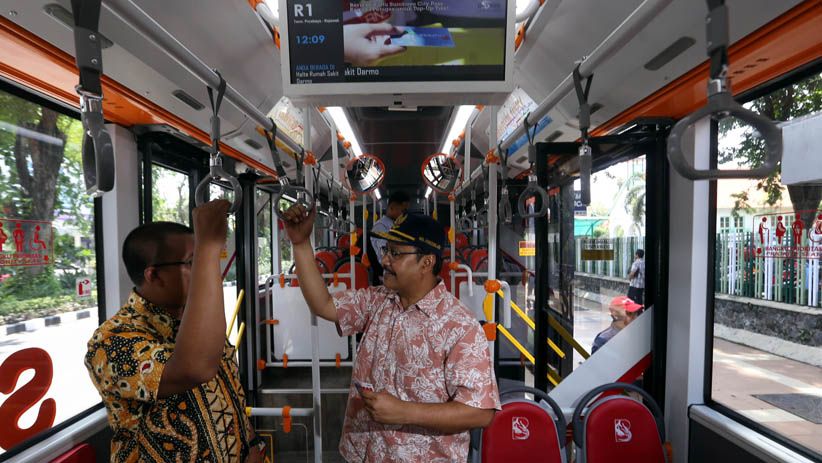 Jelang Lengser, Gus Ipul Jajal Suroboyo Bus