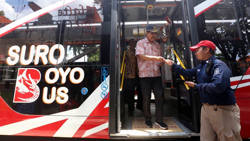 Jelang Lengser, Gus Ipul Jajal Suroboyo Bus