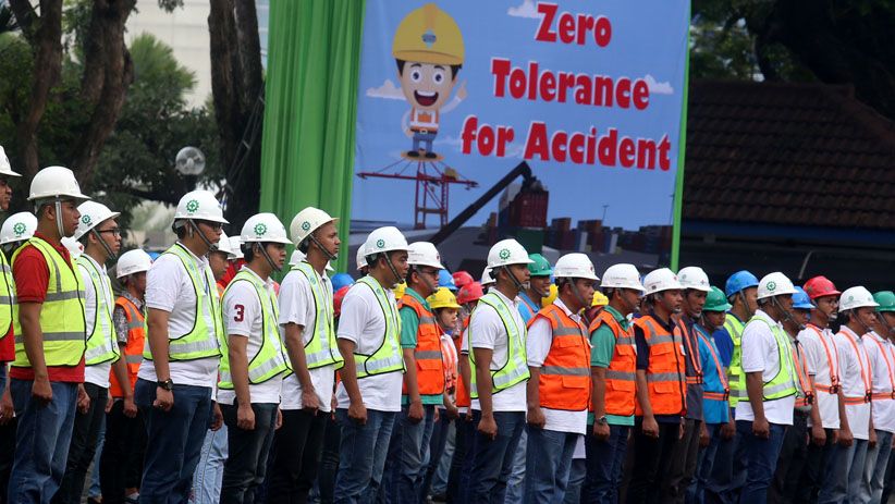 Tim Tanggap Darurat Pelindo III Evakuasi Korban Kecelakaan Beruntun