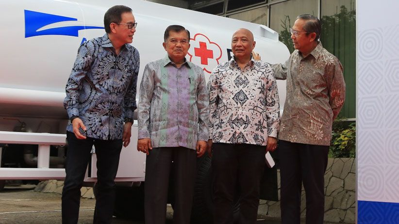 Astra International Serahkan Bantuan 10 Unit Truk Tangki Air untuk PMI - Bagian 1