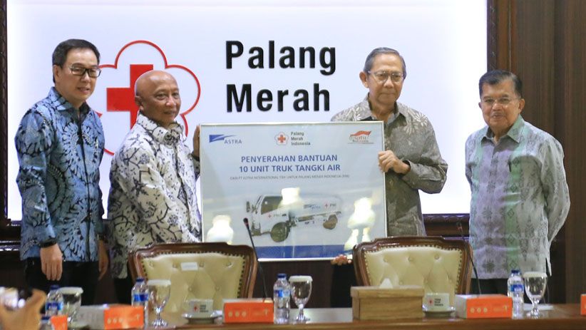 Astra International Serahkan Bantuan 10 Unit Truk Tangki Air untuk PMI - Bagian 4