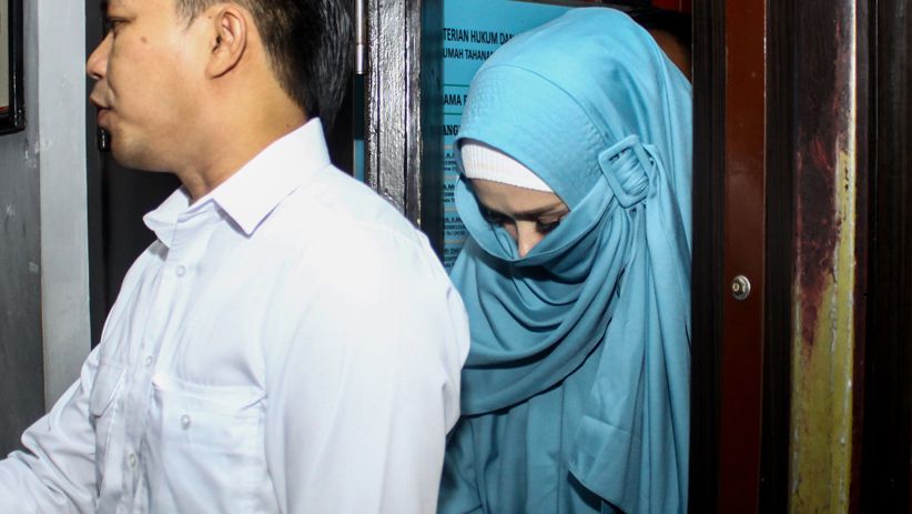 Mulan Jameela Jenguk Ahmad Dhani di Rutan Medaeng - Bagian 2