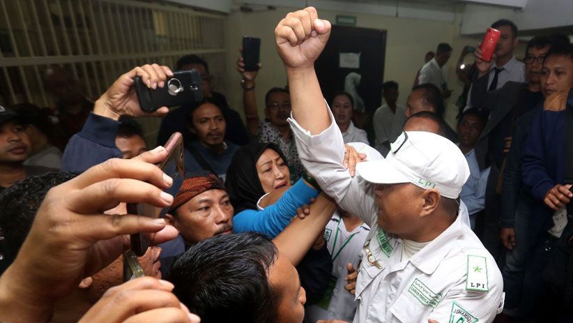 Sidang Eksepsi Ahmad Dhani Diwarnai Kericuhan - Bagian 6