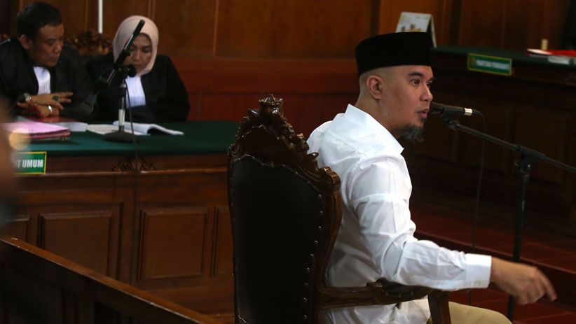 Sidang Eksepsi Ahmad Dhani Diwarnai Kericuhan - Bagian 3