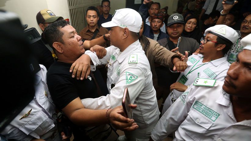 title Sidang Ahmad Dhani Ricuh, Pengacara dan Pendukung Marah pada Jaksa Sidang Ahmad Dhani Ricuh, Pengacara dan Pendukung Marah pada Jaksa