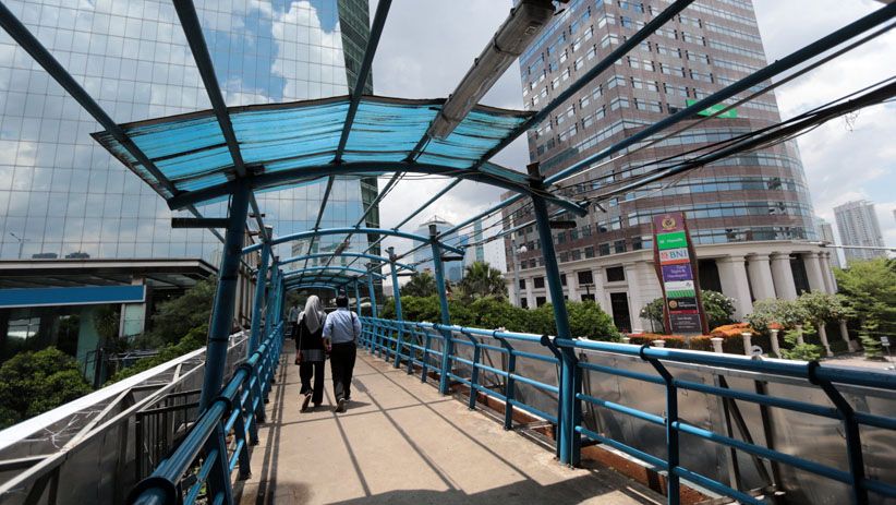 Atap Hilang, Begini Kondisi JPO Kuningan yang Memprihatinkan - Bagian 4