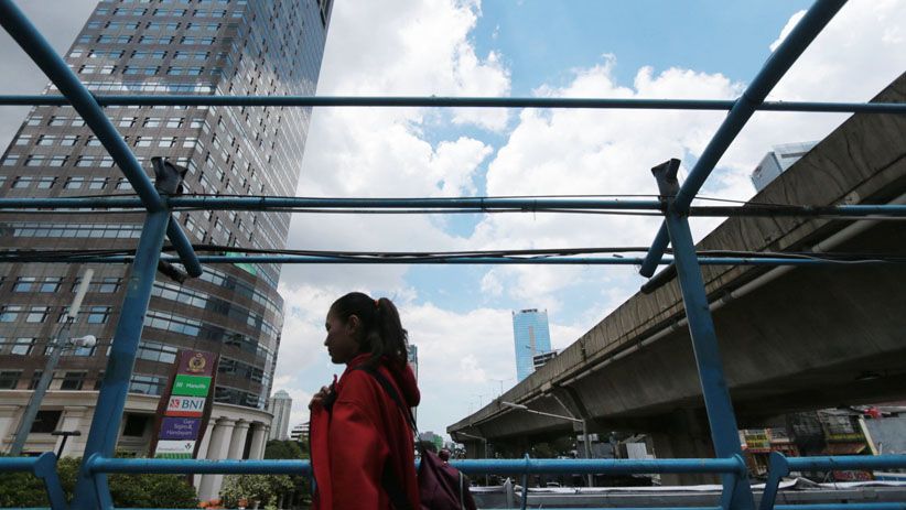 Atap Hilang, Begini Kondisi JPO Kuningan yang Memprihatinkan - Bagian 3