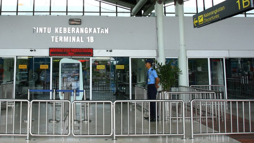 Harga Tiket Pesawat Mahal, Bandara Soekarno-Hatta Sepi Penumpang - Bagian 1