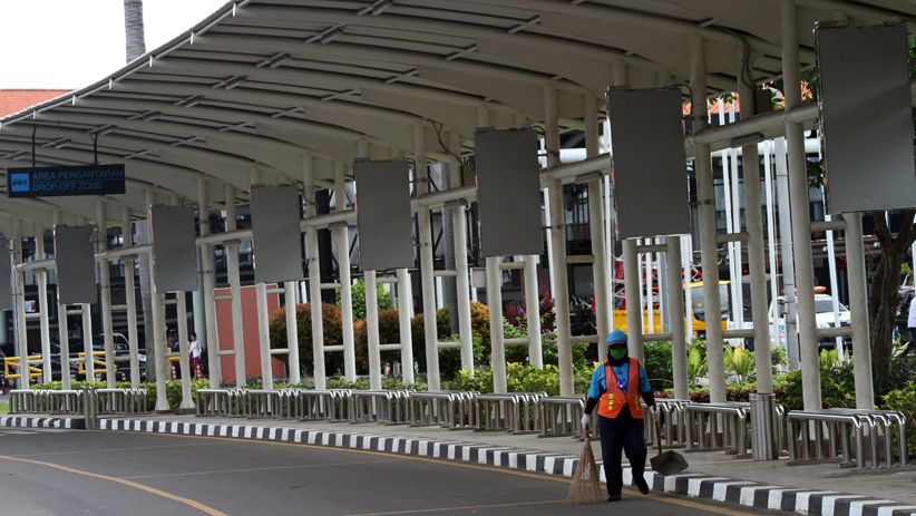 Harga Tiket Pesawat Mahal, Bandara Soekarno-Hatta Sepi Penumpang - Bagian 2