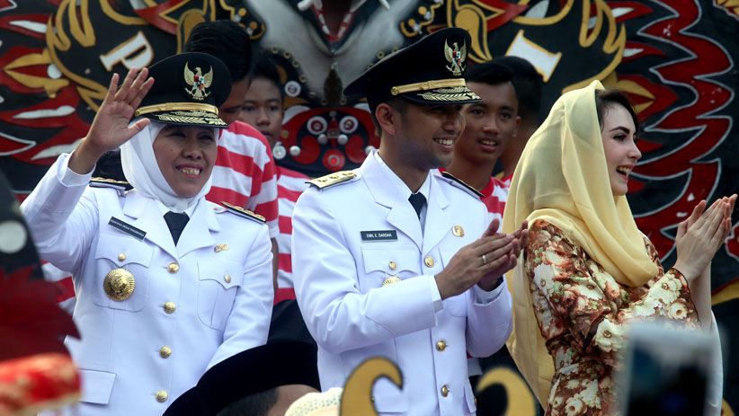 Sambutan Meriah, Khofifah-Emil Diarak Menuju Gedung Negara Grahadi