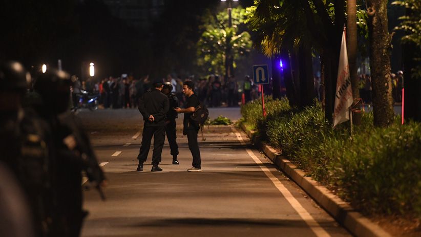 Polisi Jaga Ketat Lokasi Ledakan di Parkir Timur Senayan - Bagian 2