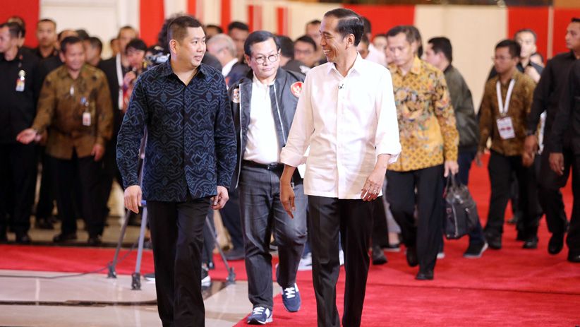 HT Sambut Kedatangan Jokowi dan Prabowo saat Debat Pilpres 2019 - Bagian 2
