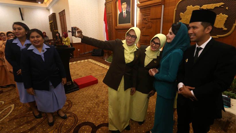 Penampilan Arumi Bachsin saat Dilantik Jadi Ketua PKK Jawa Timur - Bagian 4