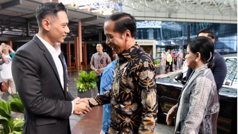 Jokowi Ditemani Kaesang Jenguk Ani Yudhoyono di Singapura - Bagian 2