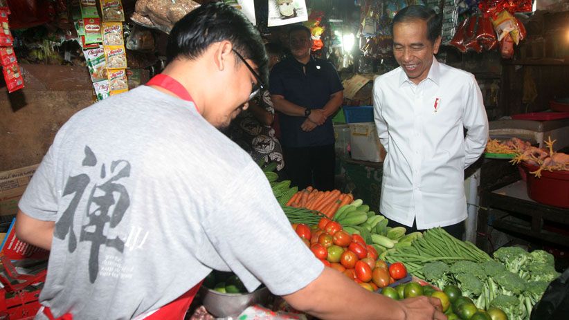 Blusukan, Presiden Jokowi Belanja Ikan Asin di Pasar Minggu - Bagian 2