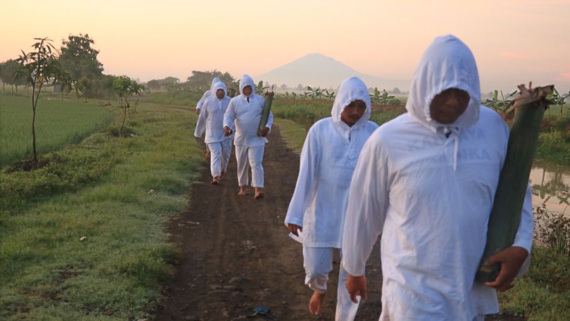 Mapag Tamba, Ritual Penyiraman Air Suci ke Sawah Warga Indramayu - Bagian 2