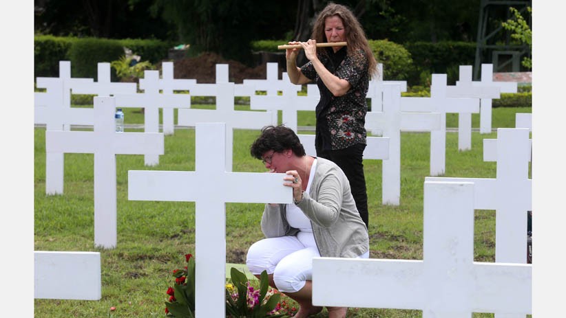 Warga Belanda Ziarah Makam Leluhur di Pemakaman Kembang Kuning - Bagian 3