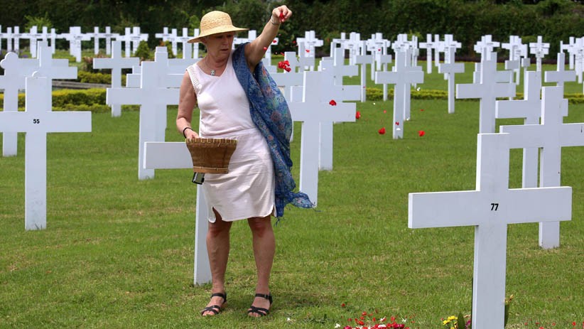 Warga Belanda Ziarah Makam Leluhur di Pemakaman Kembang Kuning - Bagian 2