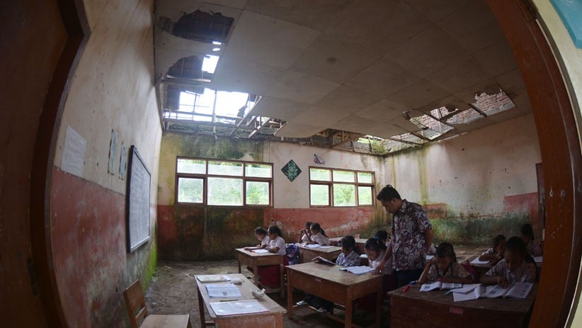 Potret Siswa SDN Mulyorejo 05 Belajar di Sekolah yang Rusak - Bagian 1