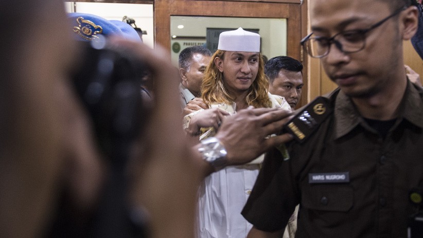 Ekspresi Bahar bin Smith Jalani Sidang Perdana Kasus Penganiayaan - Bagian 2