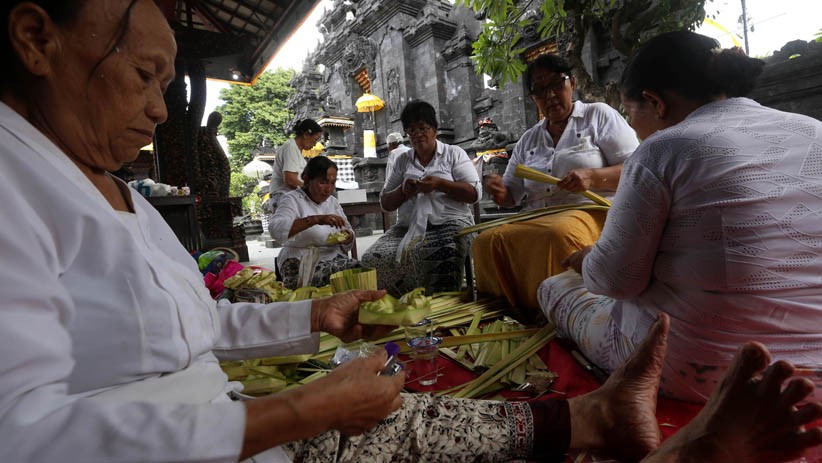 Jelang Melasti, Pura Agung Jagad Karana Berhias